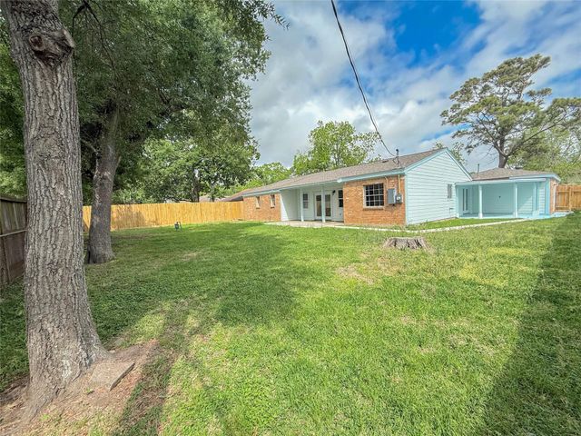423 Baywood Street, La Porte, TX 77571
