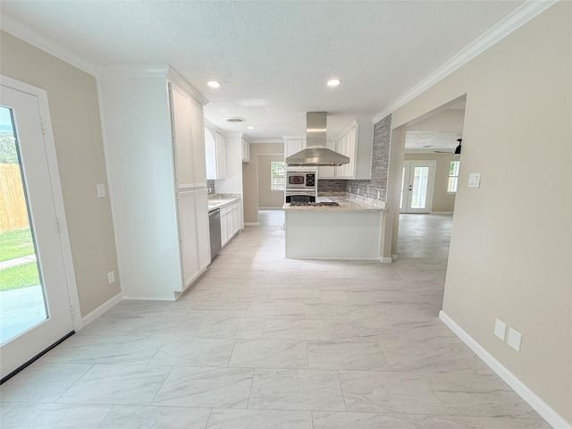 423 Baywood Street, La Porte, TX 77571