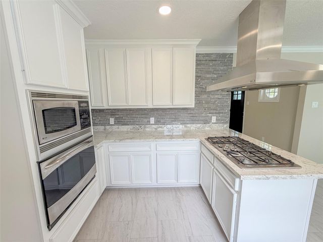 423 Baywood Street, La Porte, TX 77571