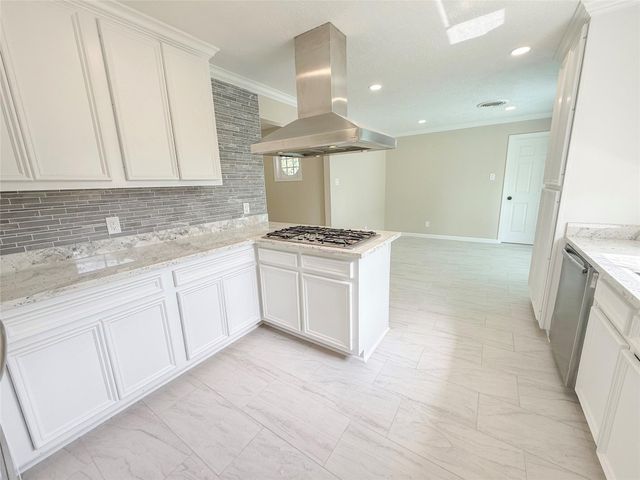 423 Baywood Street, La Porte, TX 77571