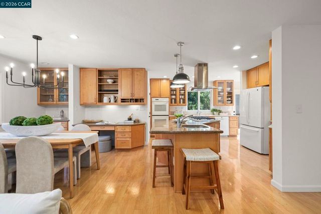 2050 Blackwood Dr, Walnut Creek, CA 94596