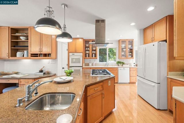 2050 Blackwood Dr, Walnut Creek, CA 94596