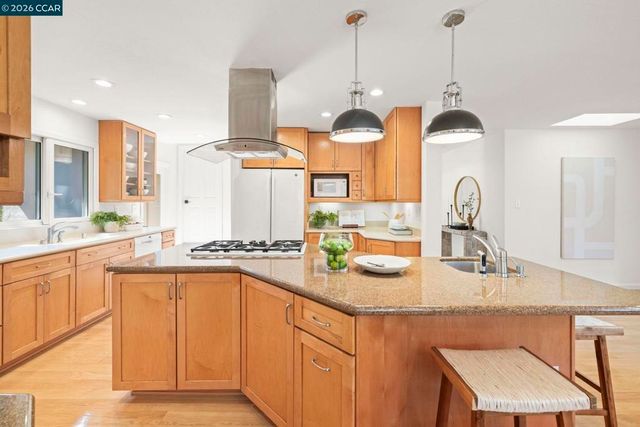 2050 Blackwood Dr, Walnut Creek, CA 94596