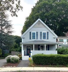 76 Dean Ave, Franklin, MA 02038