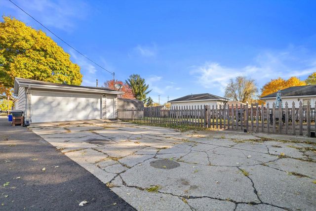 356 E Market STREET, Burlington, WI 53105