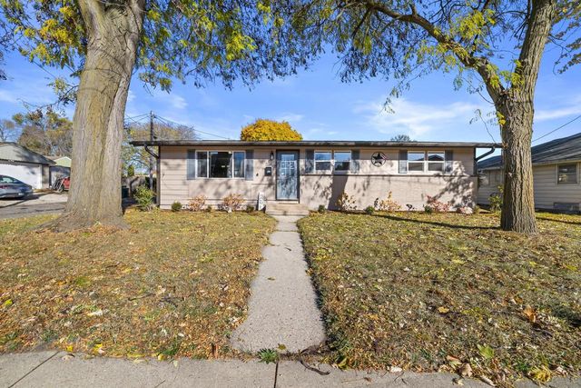 356 E Market STREET, Burlington, WI 53105