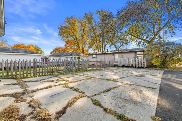 356 E Market STREET, Burlington, WI 53105