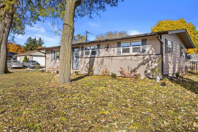 356 E Market STREET, Burlington, WI 53105