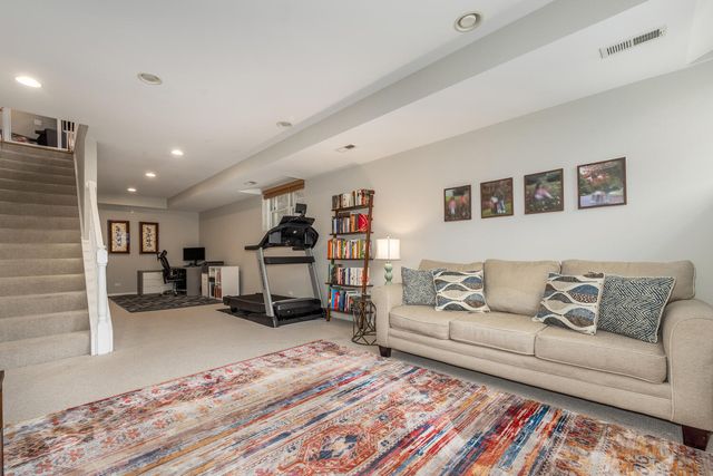 1242 W Ohio Street 1E, Chicago, IL 60642