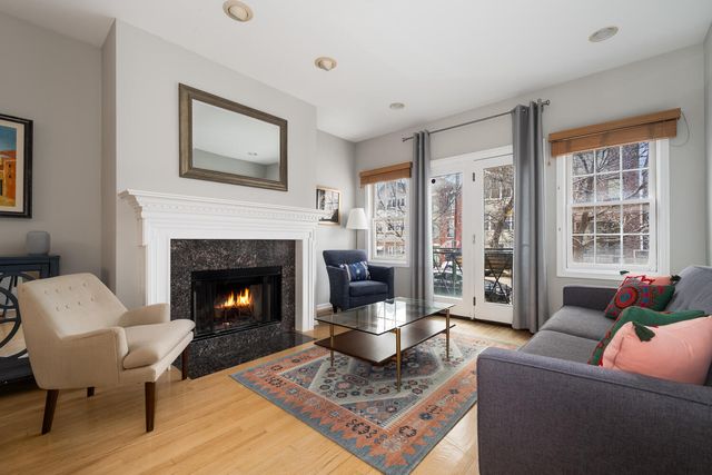 1242 W Ohio Street 1E, Chicago, IL 60642