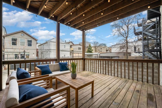 1242 W Ohio Street 1E, Chicago, IL 60642