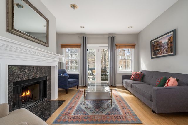 1242 W Ohio Street 1E, Chicago, IL 60642