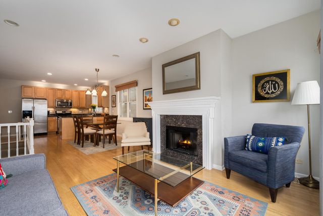 1242 W Ohio Street 1E, Chicago, IL 60642