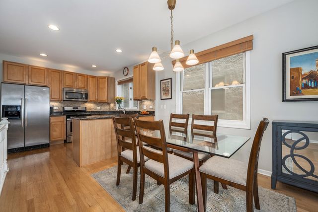 1242 W Ohio Street 1E, Chicago, IL 60642