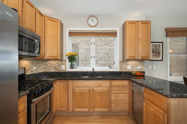 1242 W Ohio Street 1E, Chicago, IL 60642