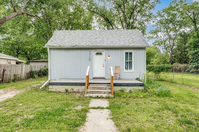 1710 Loomis, Winfield, KS 67156