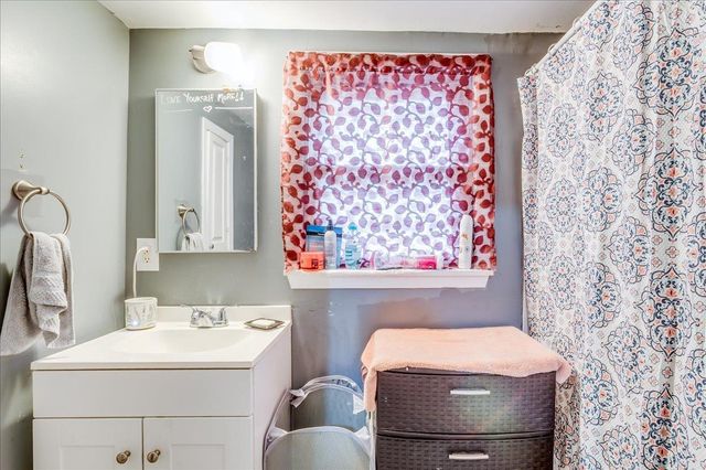 1710 Loomis, Winfield, KS 67156