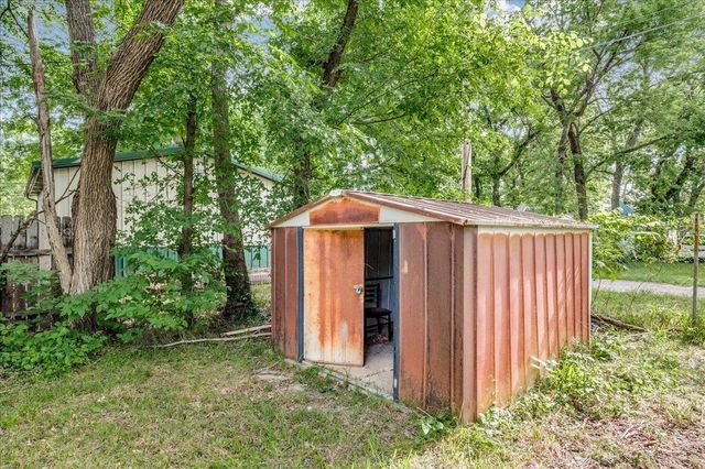 1710 Loomis, Winfield, KS 67156