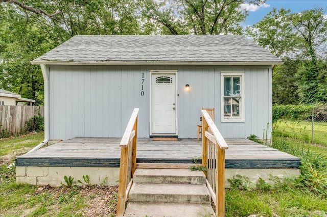 1710 Loomis, Winfield, KS 67156