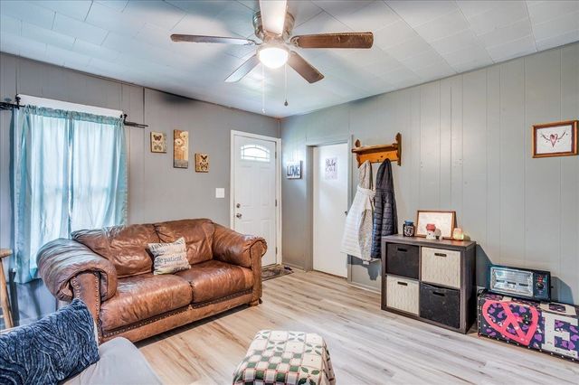 1710 Loomis, Winfield, KS 67156