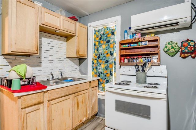 1710 Loomis, Winfield, KS 67156