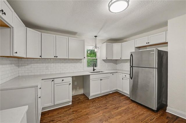 7135 Main Street, Kansas City, MO 64114
