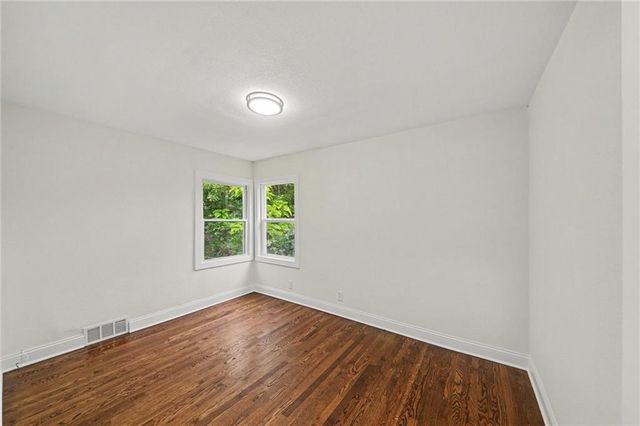 7135 Main Street, Kansas City, MO 64114