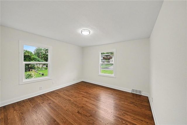 7135 Main Street, Kansas City, MO 64114