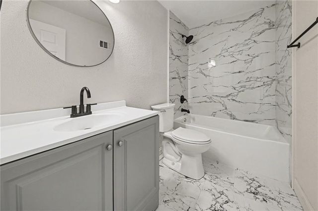 7135 Main Street, Kansas City, MO 64114