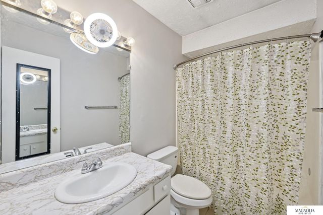 2615 Piccadilly Court, Lincoln, NE 68512