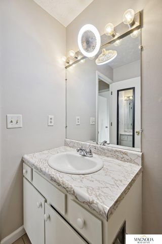 2615 Piccadilly Court, Lincoln, NE 68512