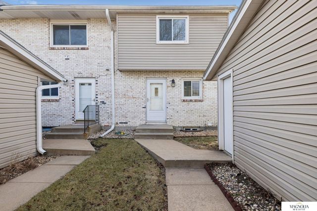 2615 Piccadilly Court, Lincoln, NE 68512