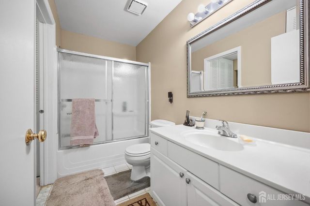 305 sunshine Court, Parlin, NJ 08859