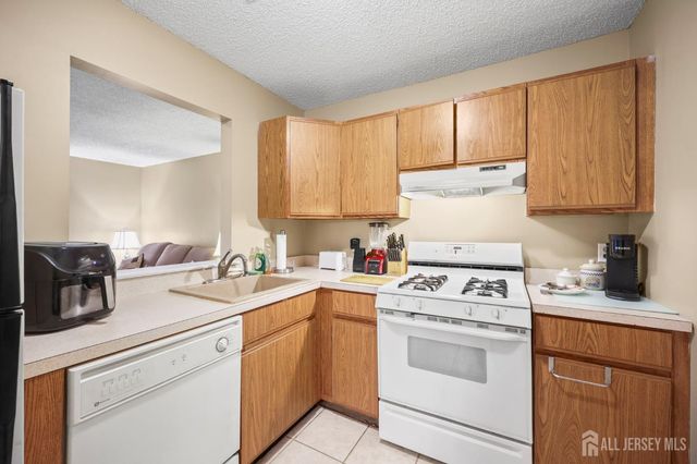 305 sunshine Court, Parlin, NJ 08859