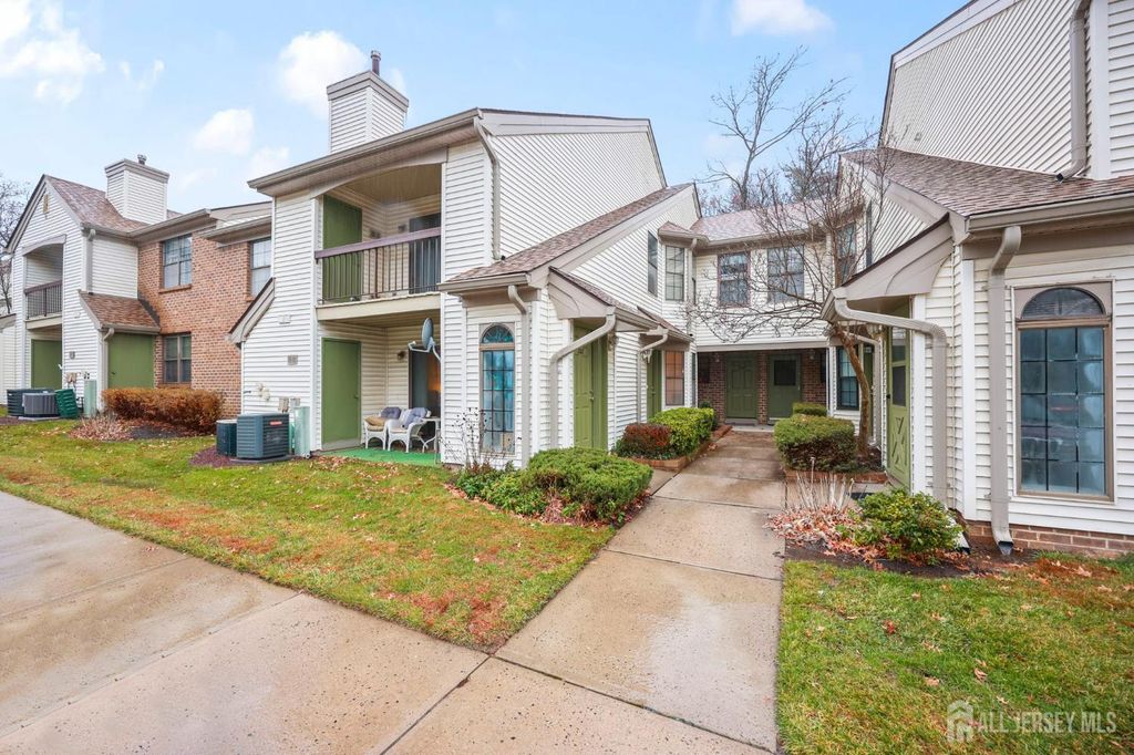 305 sunshine Court, Parlin, NJ 08859