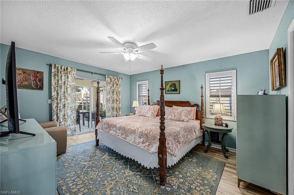 Image 16 of property listing at 2815 SW 37th TER, Cape Coral, FL 33914