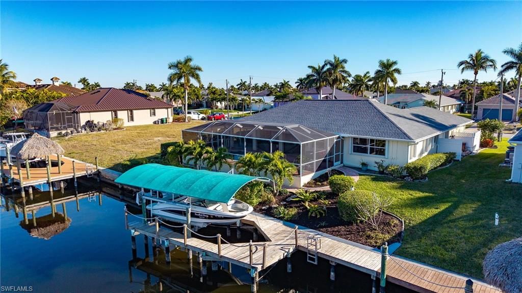 Image 2 of property listing at 2815 SW 37th TER, Cape Coral, FL 33914
