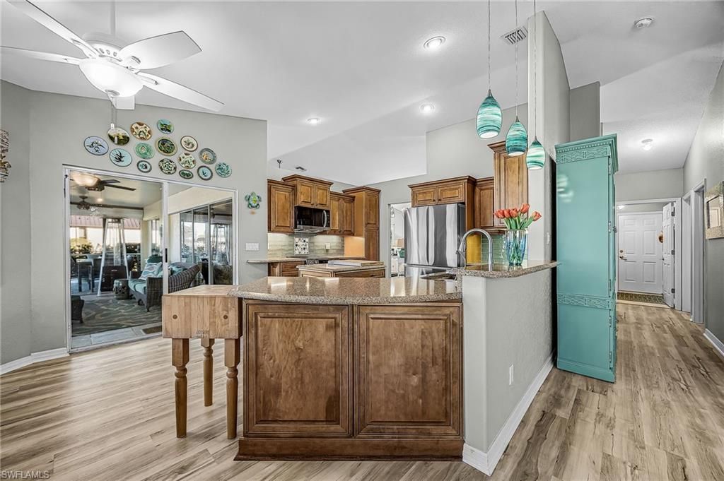 Image 28 of property listing at 2815 SW 37th TER, Cape Coral, FL 33914