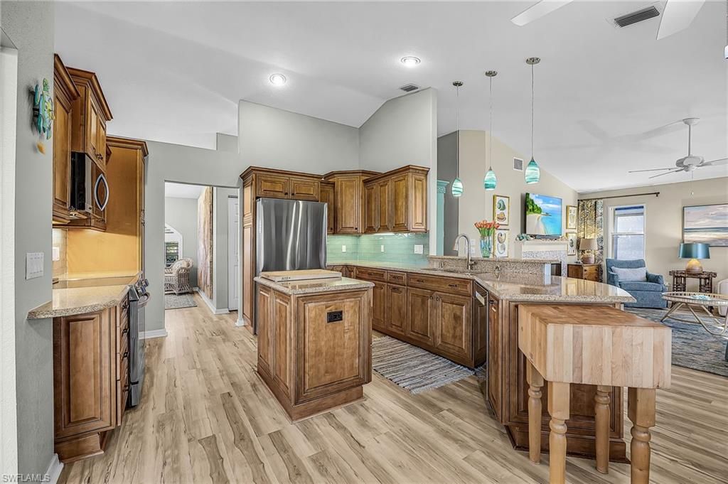 Image 29 of property listing at 2815 SW 37th TER, Cape Coral, FL 33914