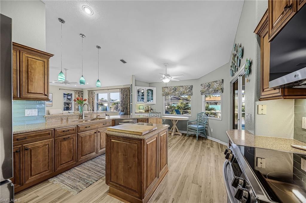 Image 30 of property listing at 2815 SW 37th TER, Cape Coral, FL 33914