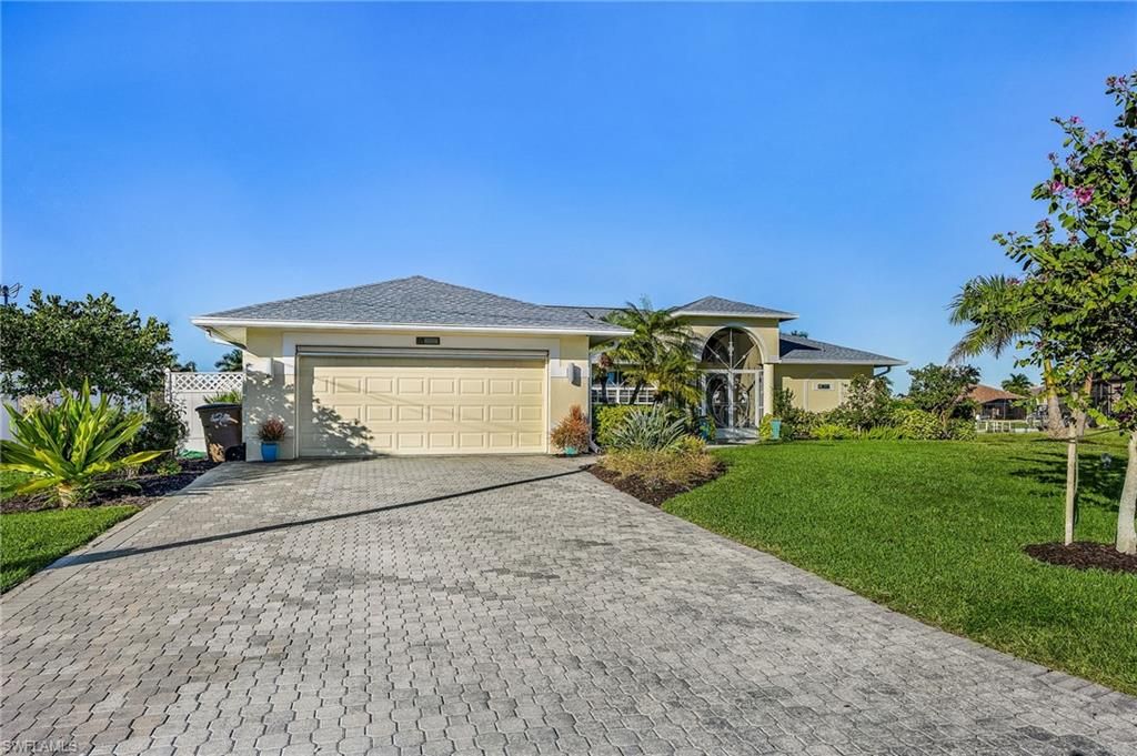 Image 8 of property listing at 2815 SW 37th TER, Cape Coral, FL 33914
