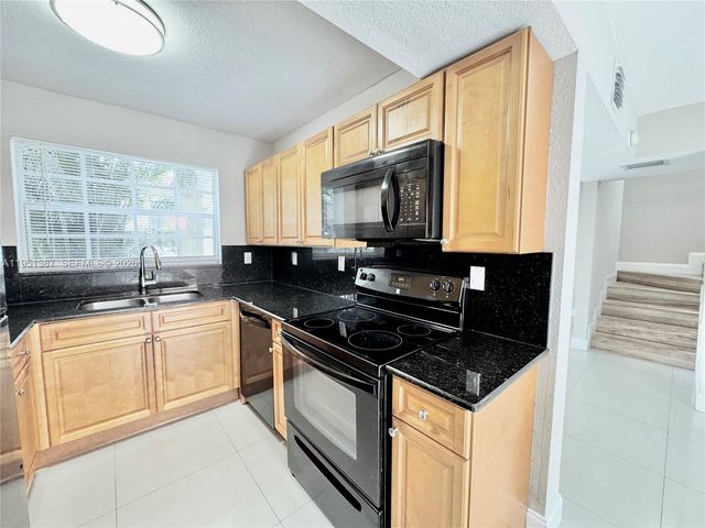 3840 SW 52nd Ave 3840, Pembroke Park, FL 33023