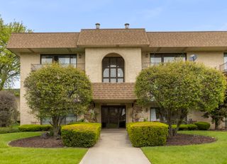 7426 W 153rd Street 1, Orland Park, IL 60462