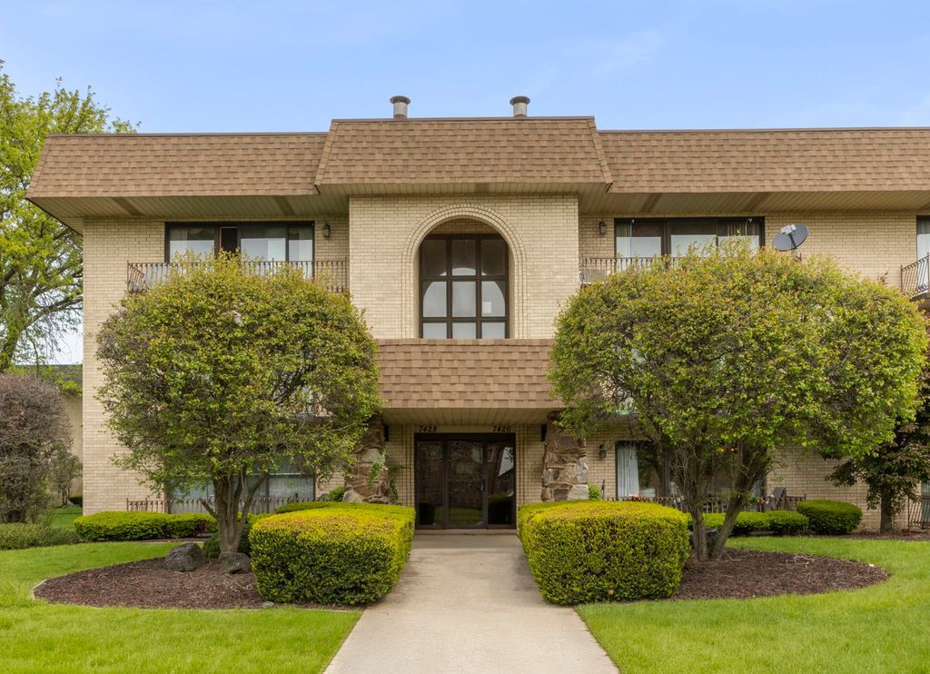7426 W 153rd Street 1, Orland Park, IL 60462