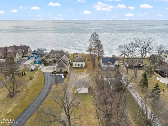 34590 Jefferson Avenue, Harrison Twp, MI 48045