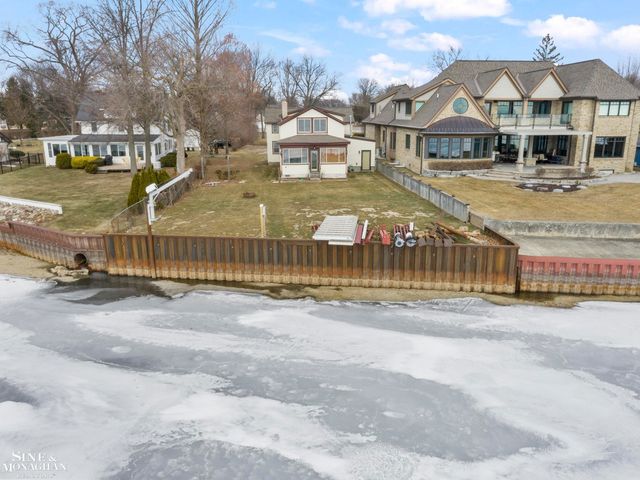 34590 Jefferson Avenue, Harrison Twp, MI 48045