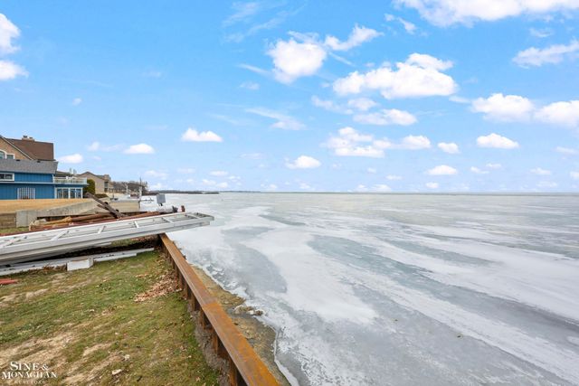 34590 Jefferson Avenue, Harrison Twp, MI 48045