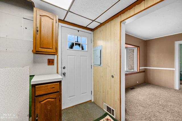 34590 Jefferson Avenue, Harrison Twp, MI 48045