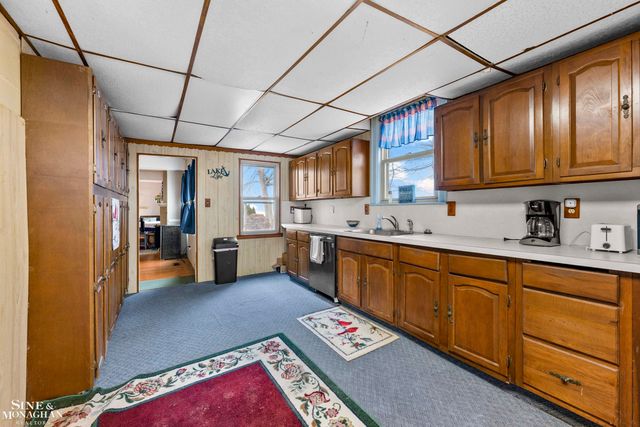 34590 Jefferson Avenue, Harrison Twp, MI 48045