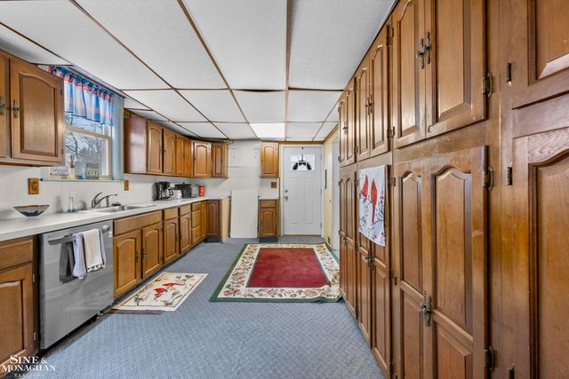 34590 Jefferson Avenue, Harrison Twp, MI 48045